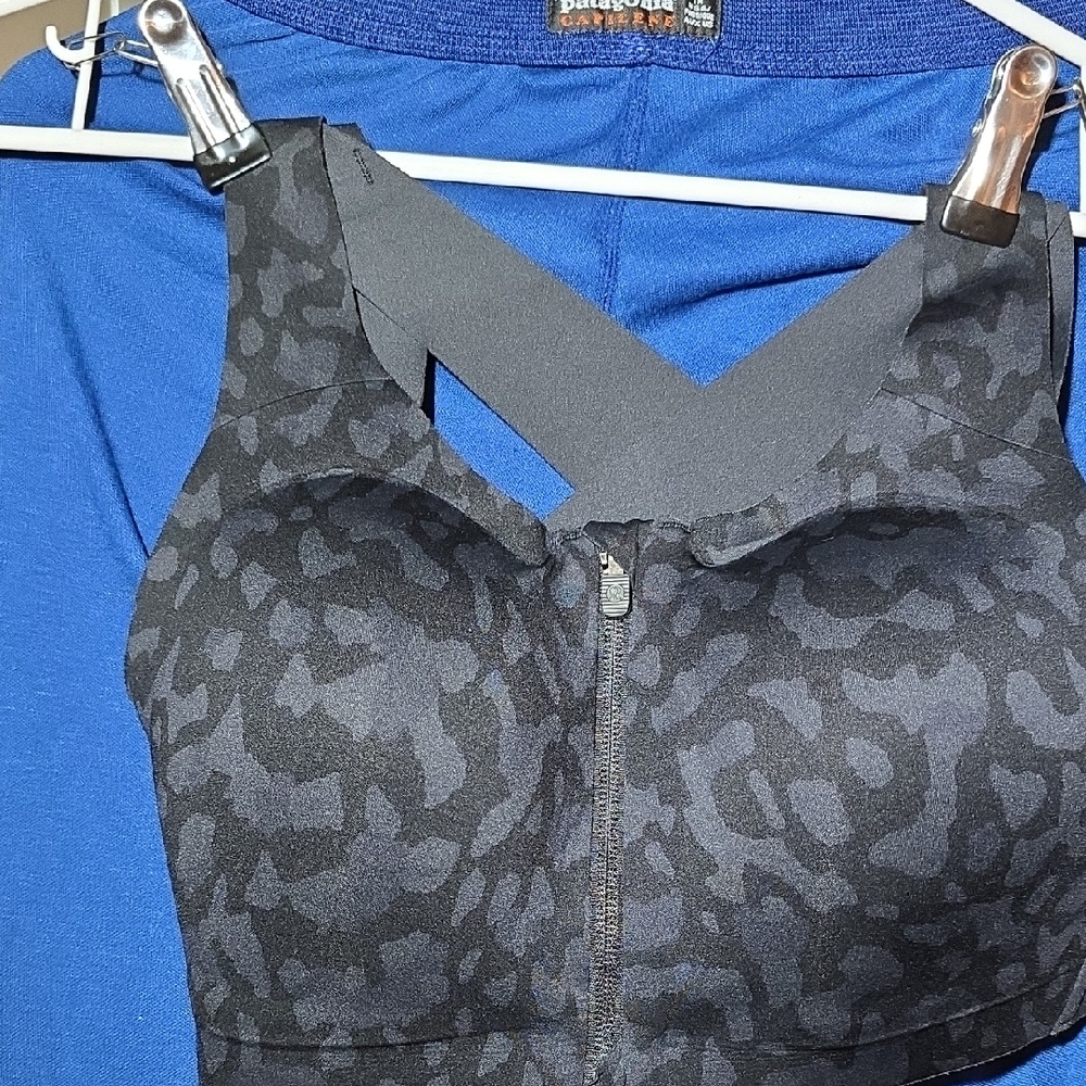 lululemon athletica Black and Blue Enlite Bra